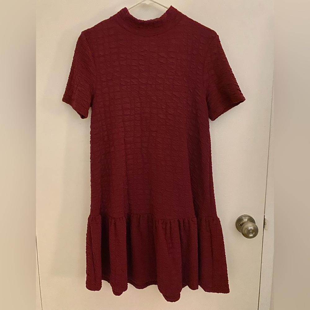 Zara Short Sleeve Pleated Dress - Maroon, size small.
